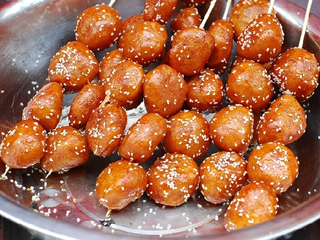 外酥里脆的糖油果子，成都的風味小吃之一，做起來如此簡單