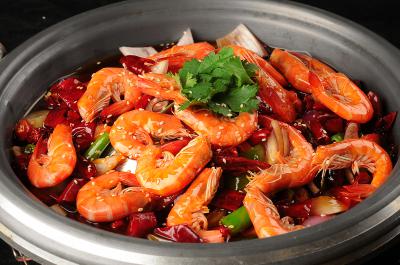 成都干鍋培訓學校哪里好?蜀味緣學員自己炒料,調料